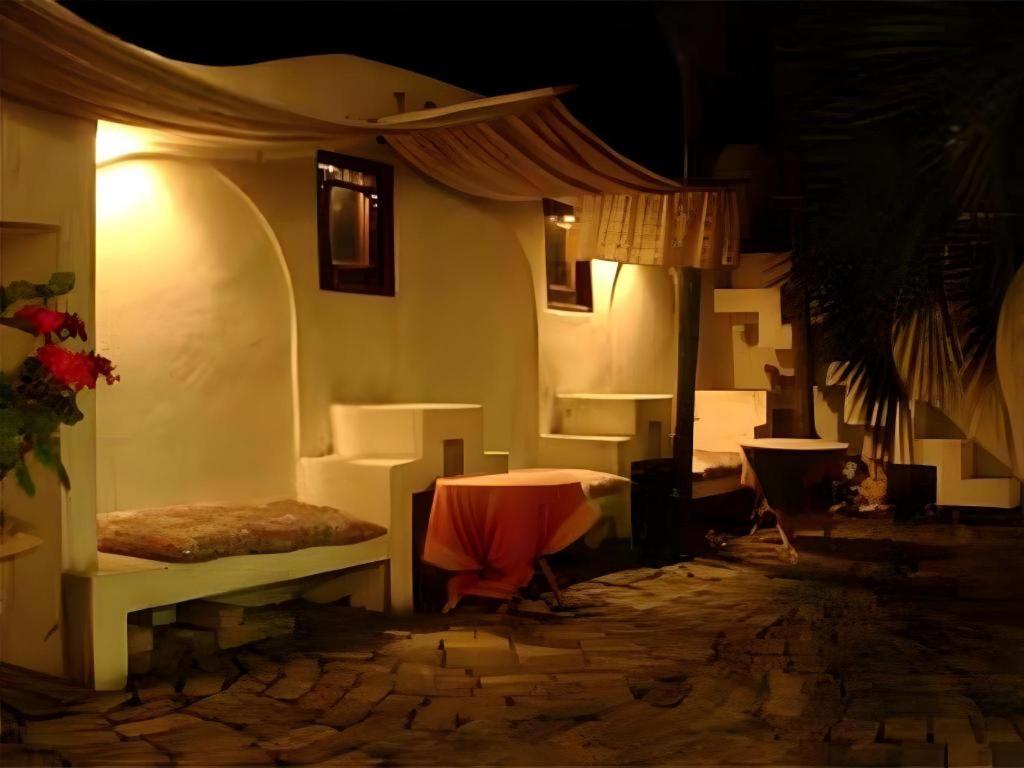 Arabian Art Hotel & Gallery Onjuku Exterior photo
