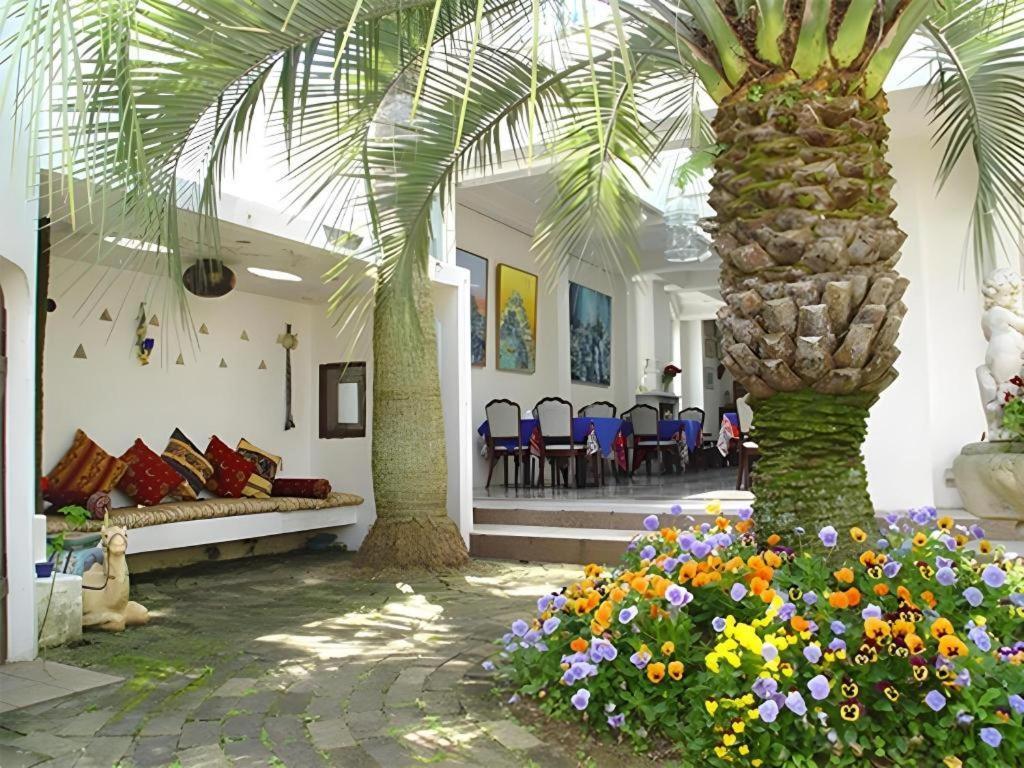 Arabian Art Hotel & Gallery Onjuku Exterior photo